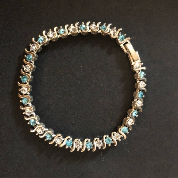 NWOT Stunning Tennis Bracelet - Picture 1 of 3